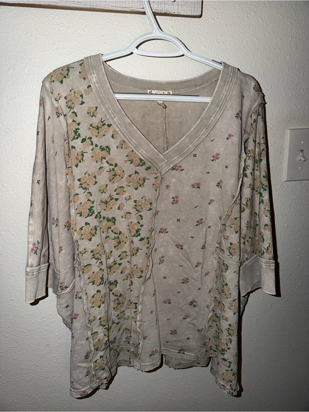 Easel Mixed Meadow Pullover Top in Beige with Yellow & Green Accents NWT